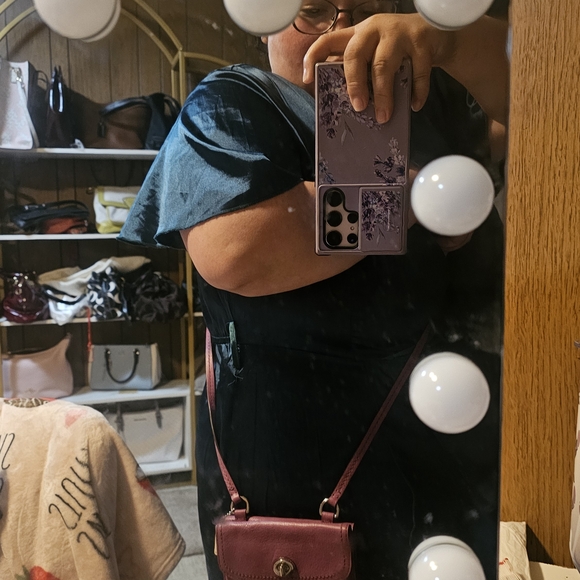 Coach Dylan Purple Mini Wallet with Turnlock Closure. - Picture 7 of 8